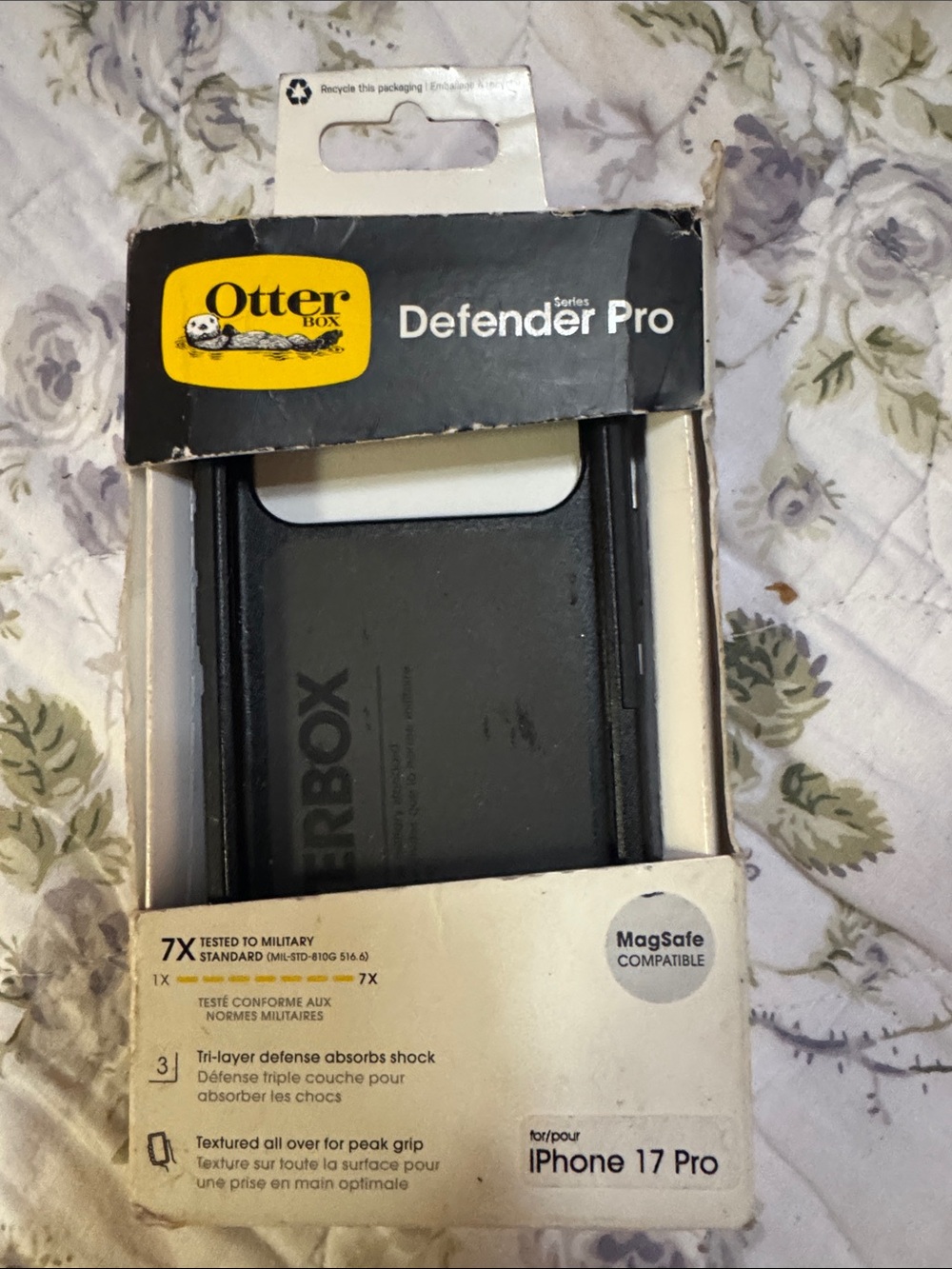 New still inbox OtterBox iPhone 17 Pro defender Pro box